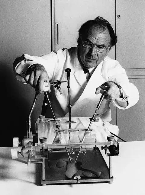 割个阑尾被当堕胎？现代腹腔镜手术先驱的棺材板要压不住了