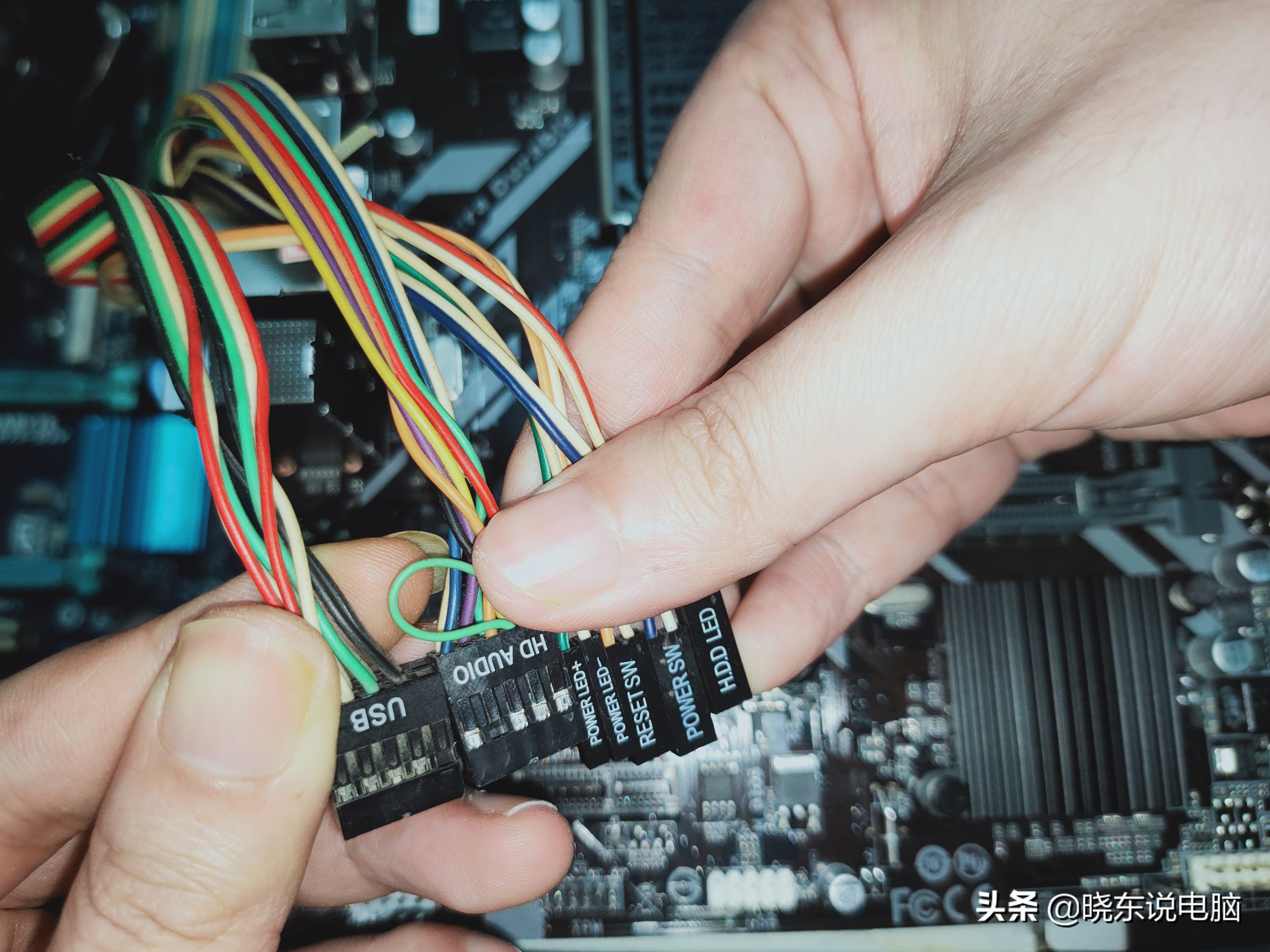 电脑主机跳线怎么插,华硕b360plus装机跳线教程