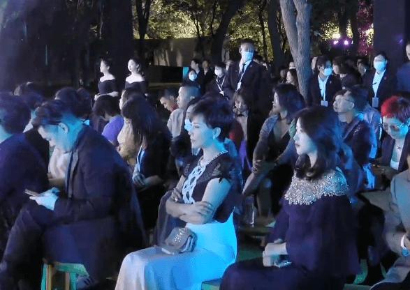 朱珠刘嘉玲,刘嘉玲朱珠看秀