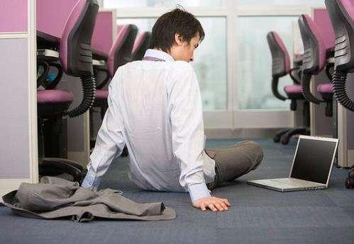 职场遭遇领导打压该不该辞职,职场被领导排挤打压怎么自我调节