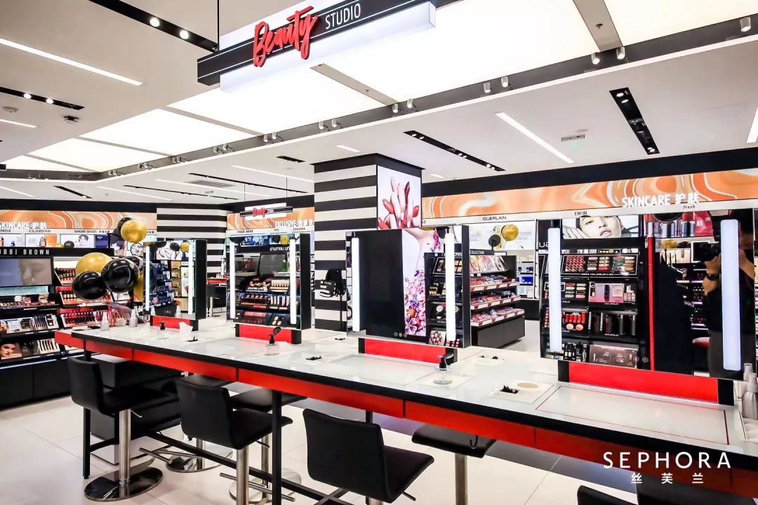 西安赛格品牌大升级！瑞幸和COACH做邻居，西安商业8月迷幻现实