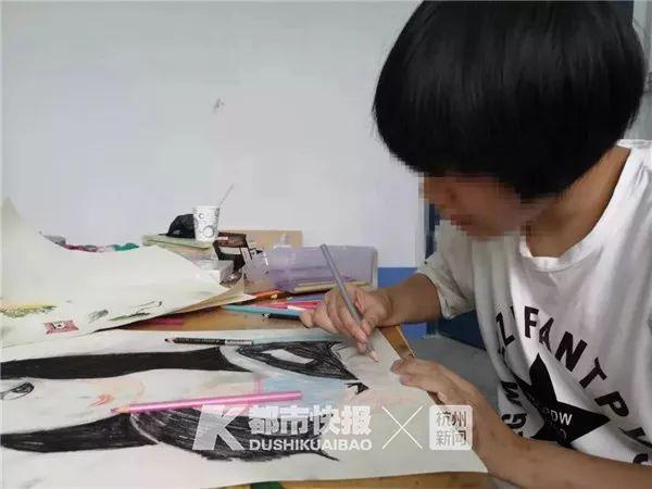 13岁中国女孩画蒙娜丽莎,中国小姑娘画的蒙娜丽莎