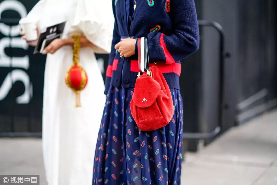 鍞愬澶嶅彜鎾炶壊鏍煎瓙鍚屾,琚攼瀚ｆ儕鑹崇殑鐬棿