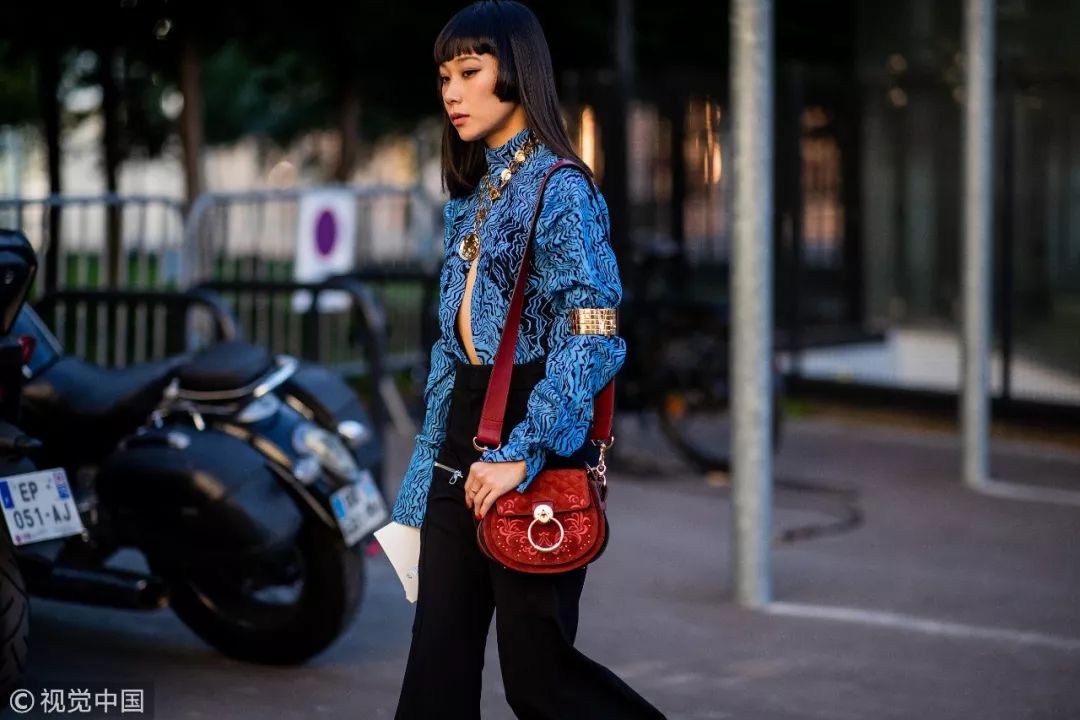 鍞愬澶嶅彜鎾炶壊鏍煎瓙鍚屾,琚攼瀚ｆ儕鑹崇殑鐬棿