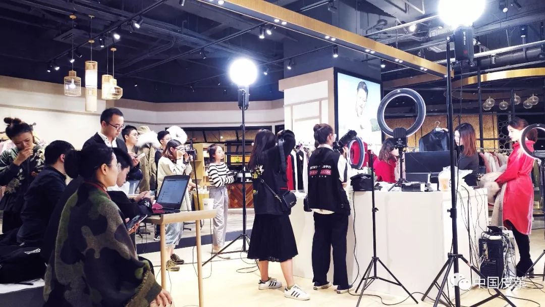 海宁皮革城直播基地营业时间,海宁皮革城网络直播基地