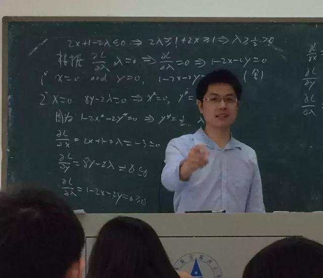 老师救回心跳骤停学生,35岁高校教师心脏停止离世