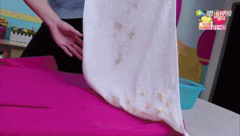 大衣不用熨烫怎么去褶皱,大衣不用洗的办法