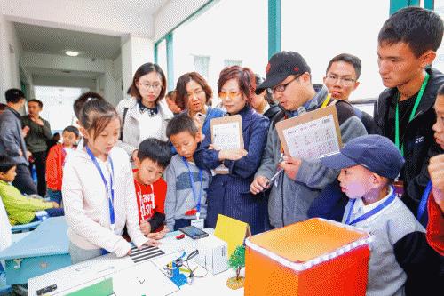 机器人团队激烈角逐,工业机器人团队比赛