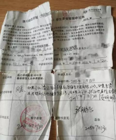 欠费上千万！万豪国际、诚基中心等小区被停电催费；一边说美一边践踏，济南画家村刚铺的草坪遭殃；问卷没按答案抄，家长被老师踢出群