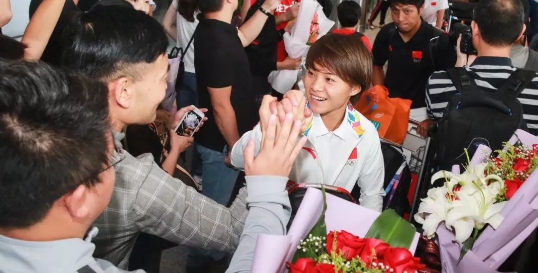 中国女足铿锵玫瑰无愧中国红,铿锵玫瑰真人