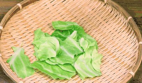 担心！这家哈达店的菜花紫甘蓝，那家地利生鲜的韭菜，还有这些家的菠菜油菜老黄瓜……丨13批次菜肉抽检腐霉利、毒死蜱检出不合格