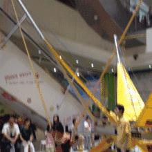 广西一两岁男童在游乐场摔致骨折！家长索赔，游乐场回复…