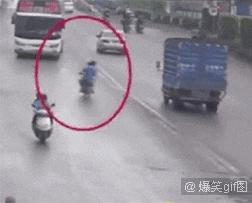 电动车闯红灯为啥是主责不是全责,电动车闯红灯全责的医疗费怎么办