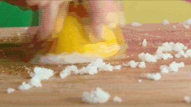 神了！洗白袜子只需涂点这个，冲一下立马跟新的一样！