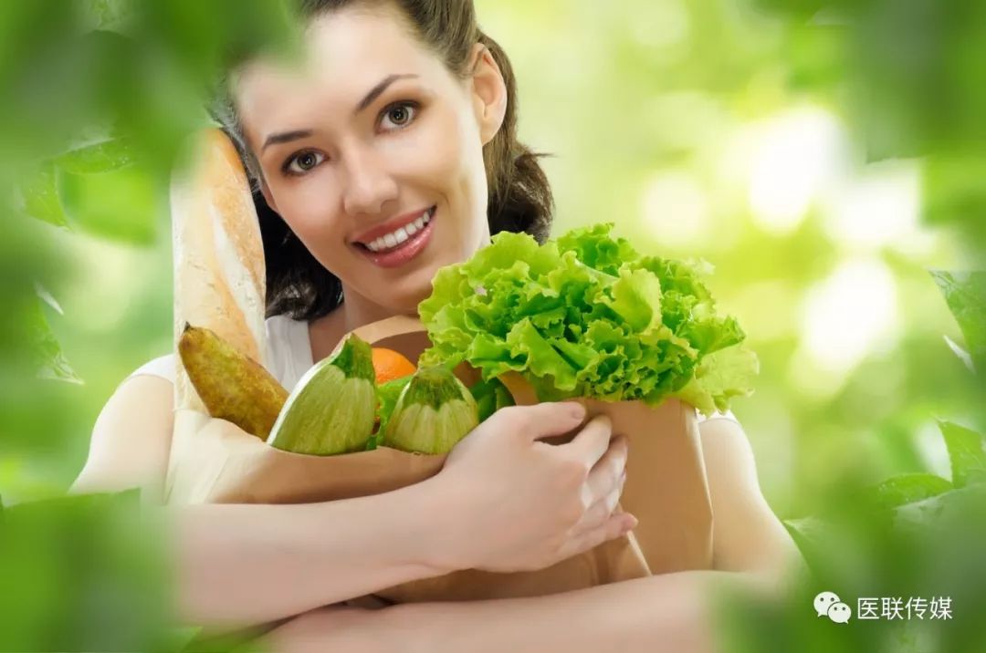 眼袋下垂显老，3大方法“消灭”眼袋，比任何偏方好