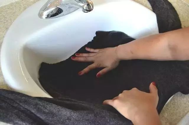 羊毛衣洗了掉毛很严重怎么处理,洗羊毛衫掉毛严重怎么办