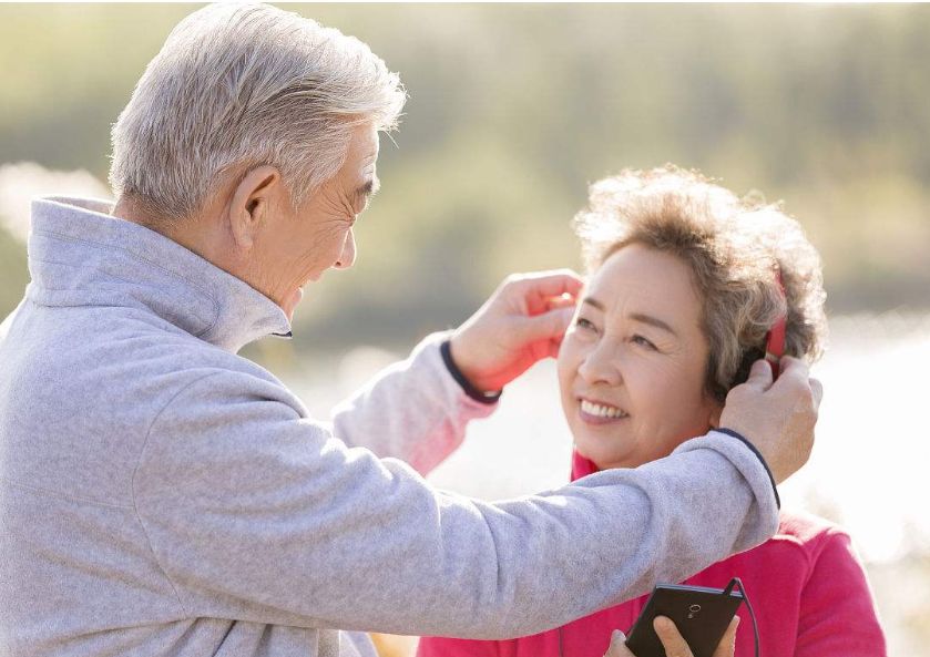 九九重阳情暖敬老院老人,中老年重阳节有什么福利