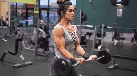 恋爱告急却有仙气护体，“背影杀”女神华丽转身重返人间