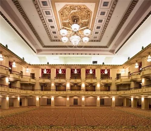 全球最有意思的11个酒店职位：松露猎手、日落风笛手、美人鱼指导员……你知道多少？