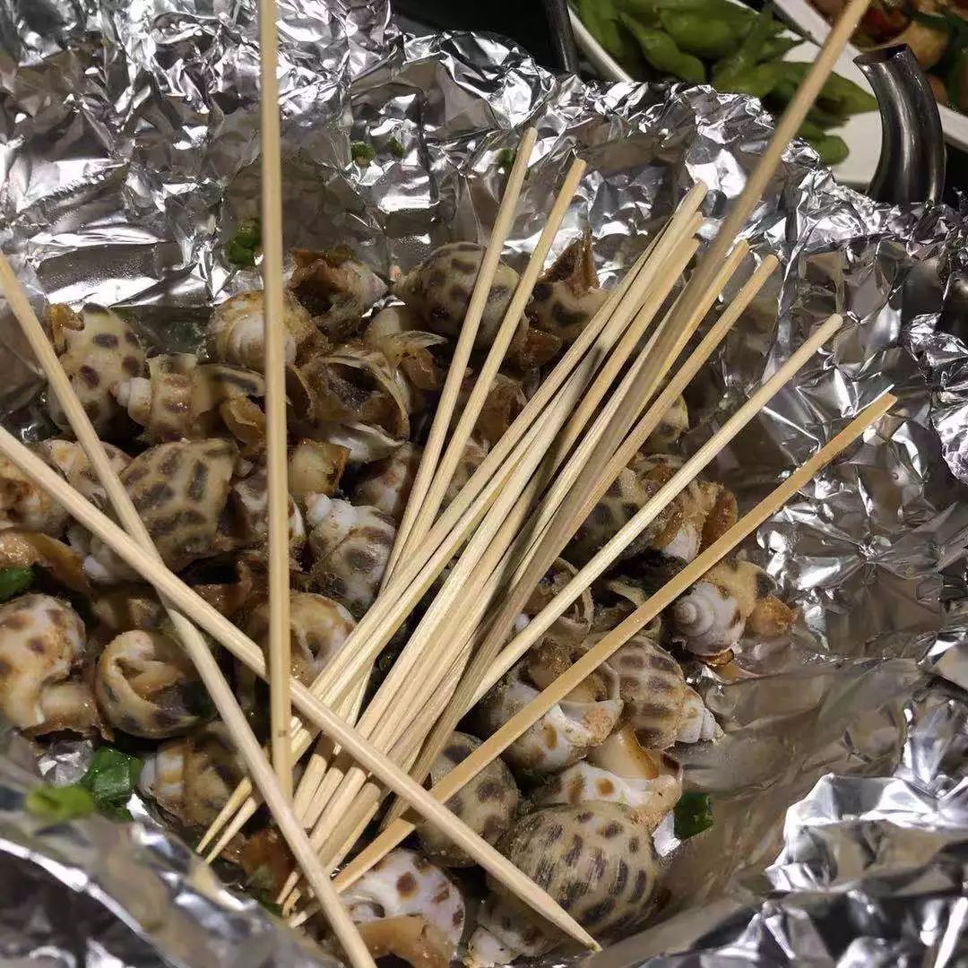 在广州的破旧小区里，一只爱马仕birkin只要5000元