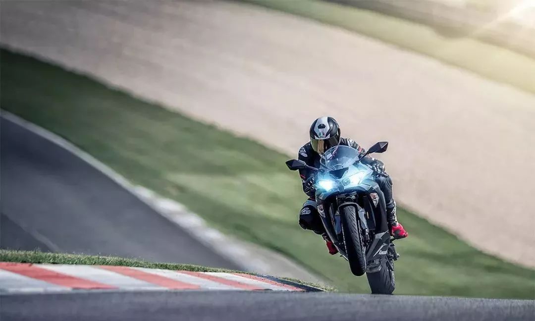 川崎zx-6r官宣进入国内,川崎zx-6r全面讲解