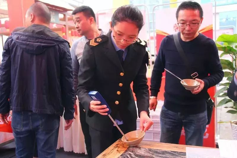 学习贯彻食品安全法律法规,食药监局学习宣传十九大精神