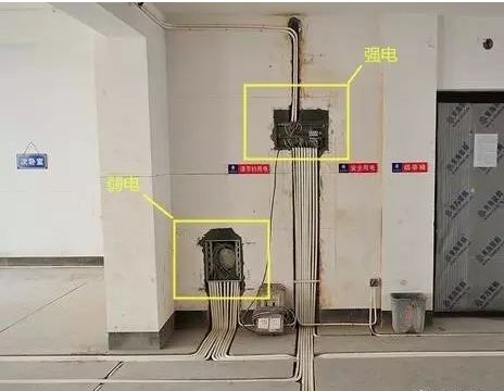 我们轰轰烈烈拆了10面墙，最后，在卧室吃上了烤翅……