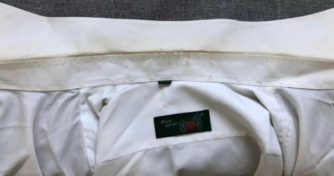 如何清洗衣领上的顽固黄渍,娃的衣领污渍怎么才能洗干净