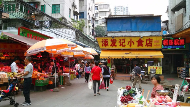 住在西村的人，根本不用煮饭……