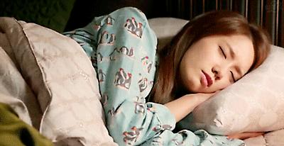 原来这些长相年轻的妈妈都有一套保养秘籍，赶紧转给我妈看~