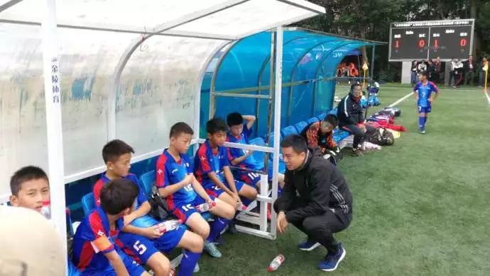 孙吉为何亮相市运会足球赛场？向徐根宝学习抓青训，输送人才已代表浦东获佳绩！