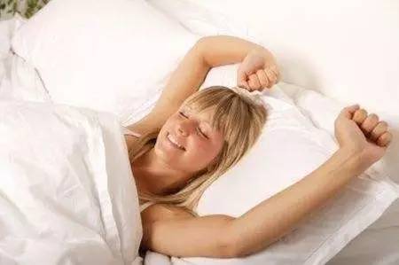 缺水对人体的危害,人体缺水会引起的症状及补水方法