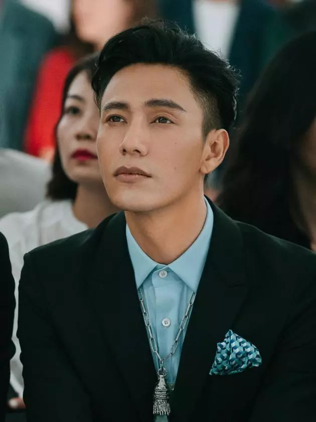 罗晋普天同庆,唐嫣罗晋官宣婚讯甜到齁