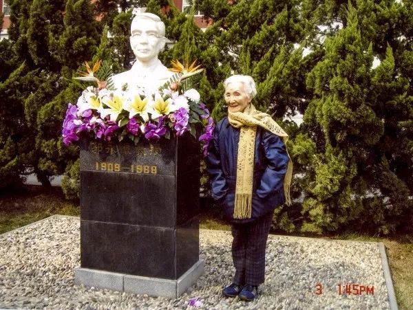 50年前的今天，他用自己的生命护住一份绝密文件！22天后，中国靠它震惊了世界！