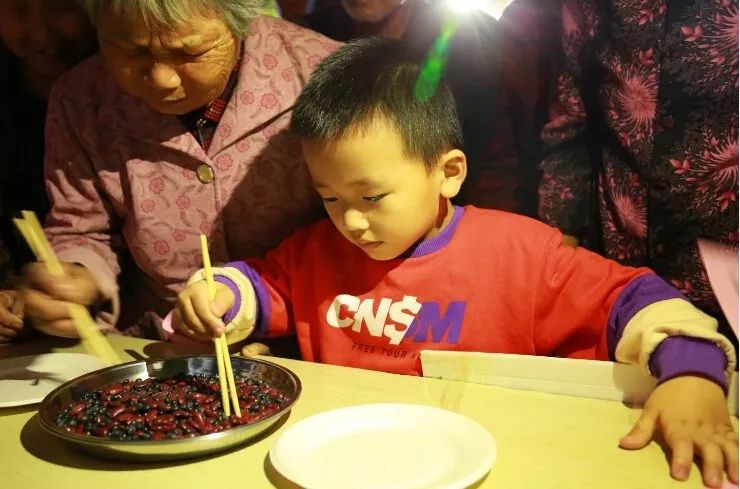 这一夜场集市有亮点，看剧学法两不误！