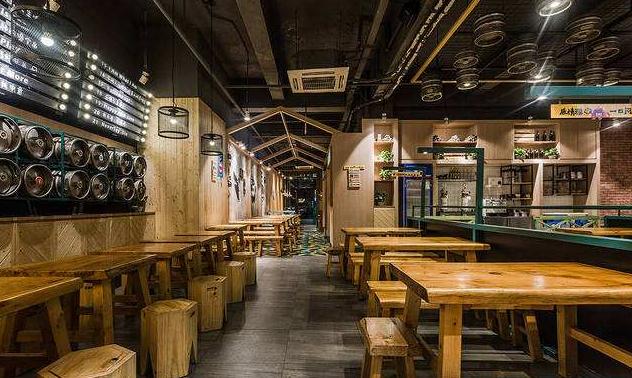 从服装店转行到直播,街边生意惨淡服装店拿什么赚钱