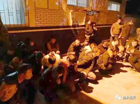 扫黑除恶｜荒郊隐蔽开*场赌**“推筒子”民警捣你不商量