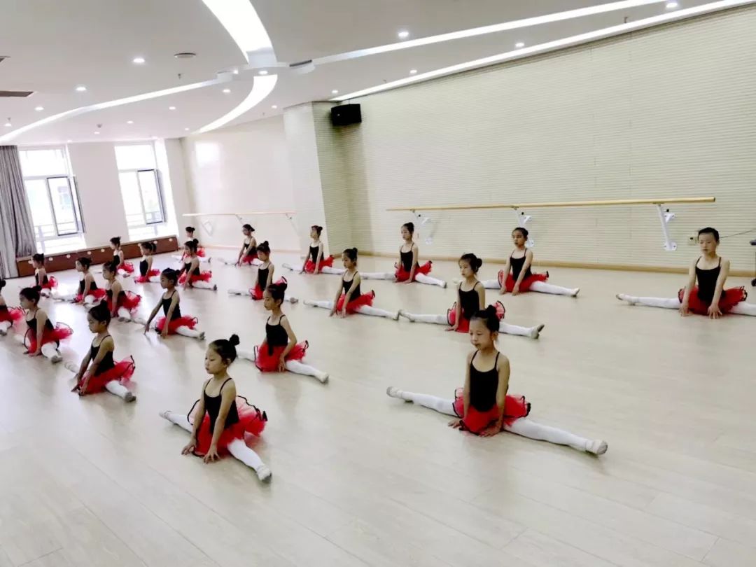 「菁菁校园」乡村少年宫放飞学生艺术的梦想｜石拐区2018年“区长杯”中小学生“五人制”校园足球联赛圆满结束