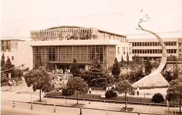 【宁宁夜话】我与天山电影院