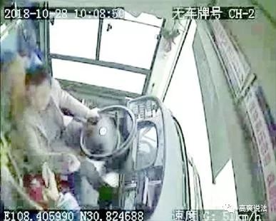 重庆公交车坠江最后怎么赔偿的,重庆公交车坠江事件刘某赔偿了吗