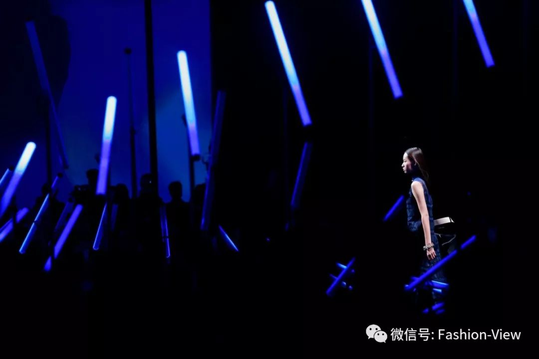 耳畔余音绕是什么意思,恩派雅羊绒衫女