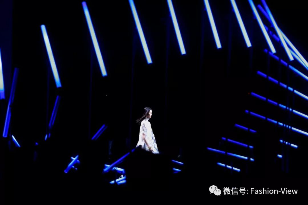 耳畔余音绕是什么意思,恩派雅羊绒衫女