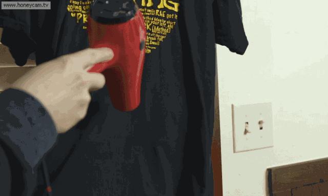 她用吹风机对着厨房墙壁吹一下，结果邻居个个都学她！