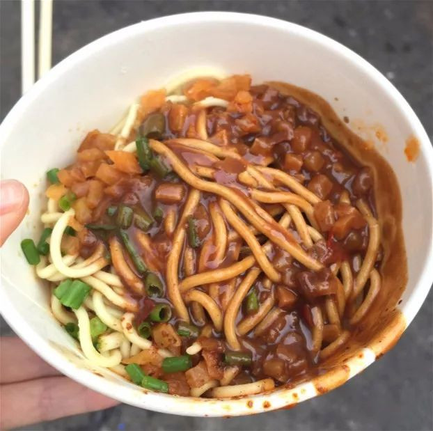 这碗面火了30年,这碗面居然上热搜了