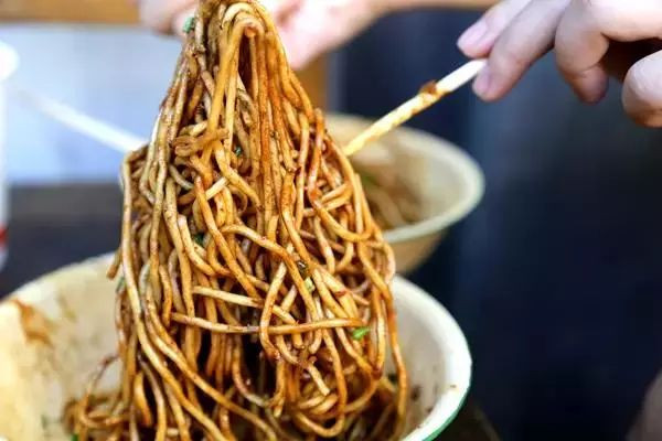 这碗面火了30年,这碗面居然上热搜了