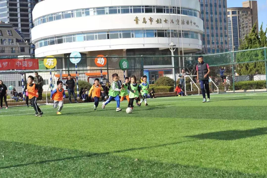 携手绿茵快乐足球希望在我们——第五届“爱绿茵”青岛幼儿足球精英邀请赛告捷闭幕