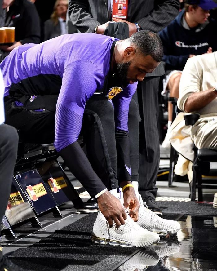 黑红aj42019,aj4黑红何时发售的