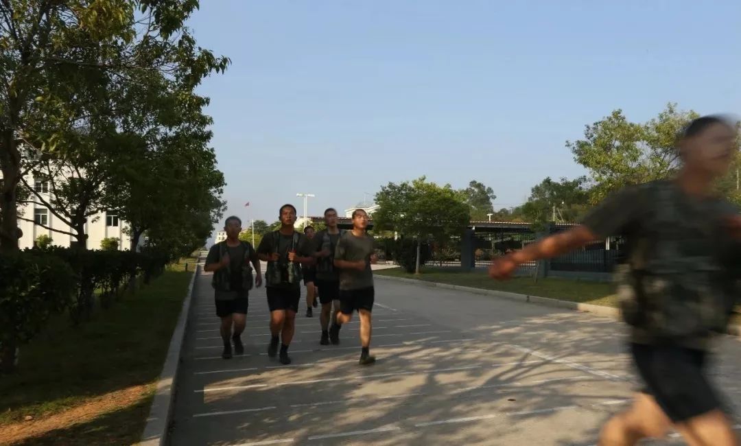 参军仨月减肥70斤,参军45天瘦30斤