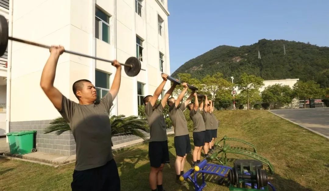 参军仨月减肥70斤,参军45天瘦30斤