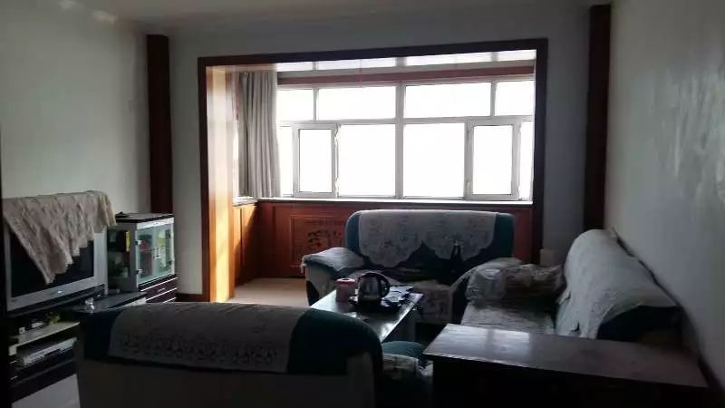 石河子三室二厅50万精装修急卖,石河子二手房大户型推荐